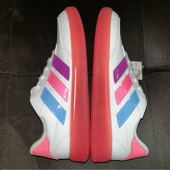 Adidas COURTBLOCK SHOES kids size 7 - Picture 5 of 5